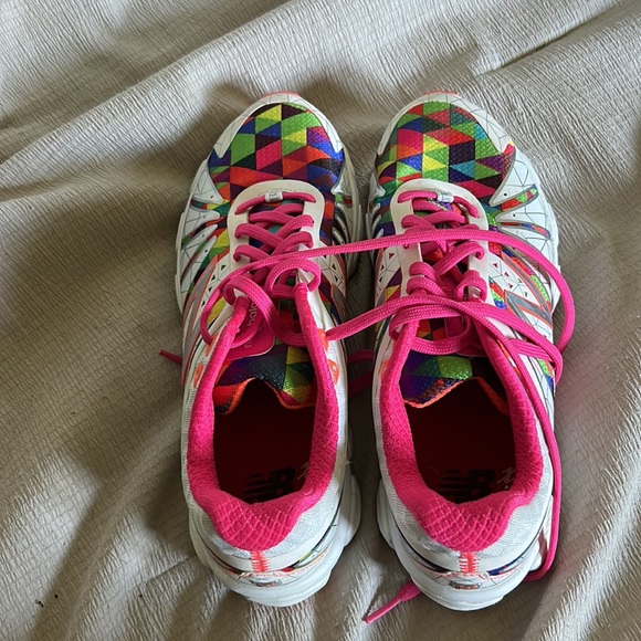 Women’s 890v4 Rainbow size 7B - Picture 4 of 4